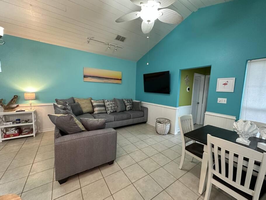 Barefoot Bungalow - Pet Friendly- 2 Bdrm Townhome Corpus Christi Bagian luar foto