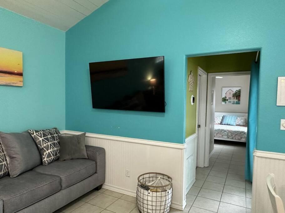 Barefoot Bungalow - Pet Friendly- 2 Bdrm Townhome Corpus Christi Bagian luar foto